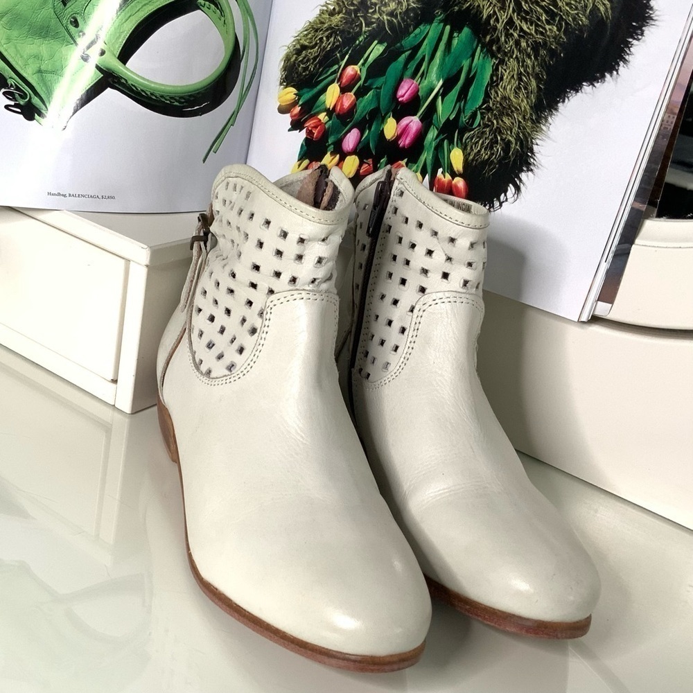 Catherine Malandrino Mint Color Leather Bootie - Picture 3 of 6